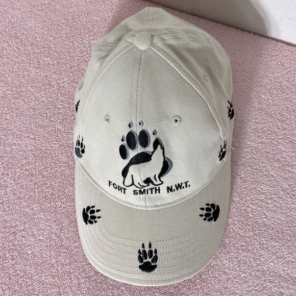 Beige Fort Smith N.W.T Wolf Paw Prints Hat Adult - Picture 2 of 9
